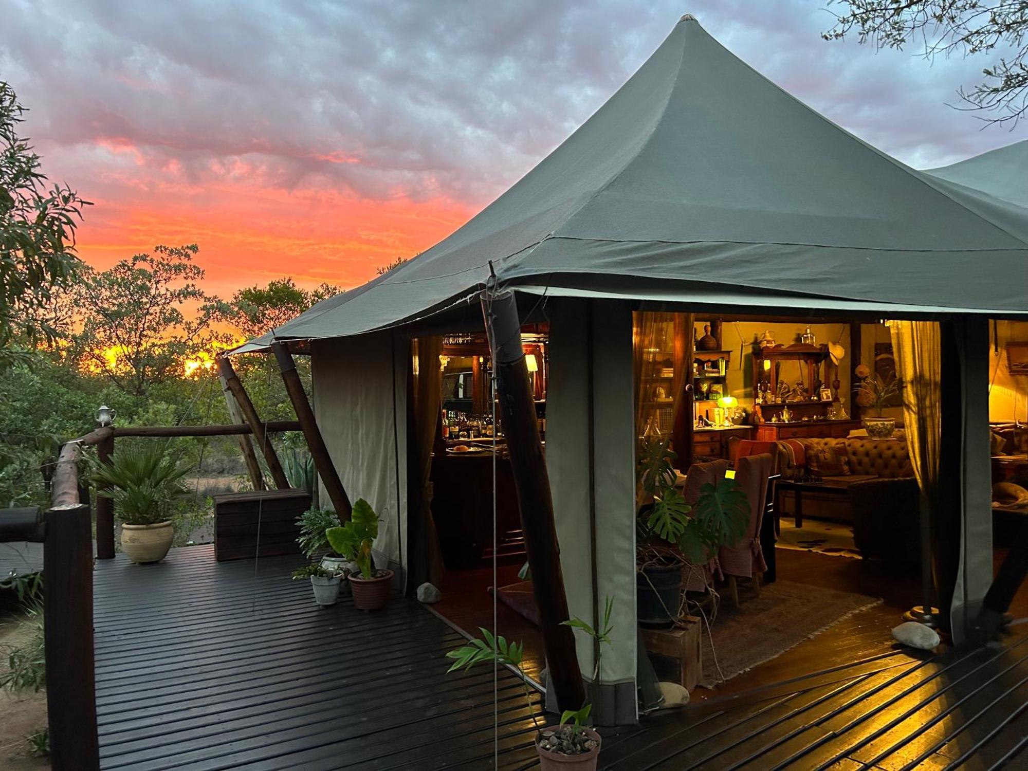 Out In Africa Wildlife Lodge Hammanskraal Extérieur photo