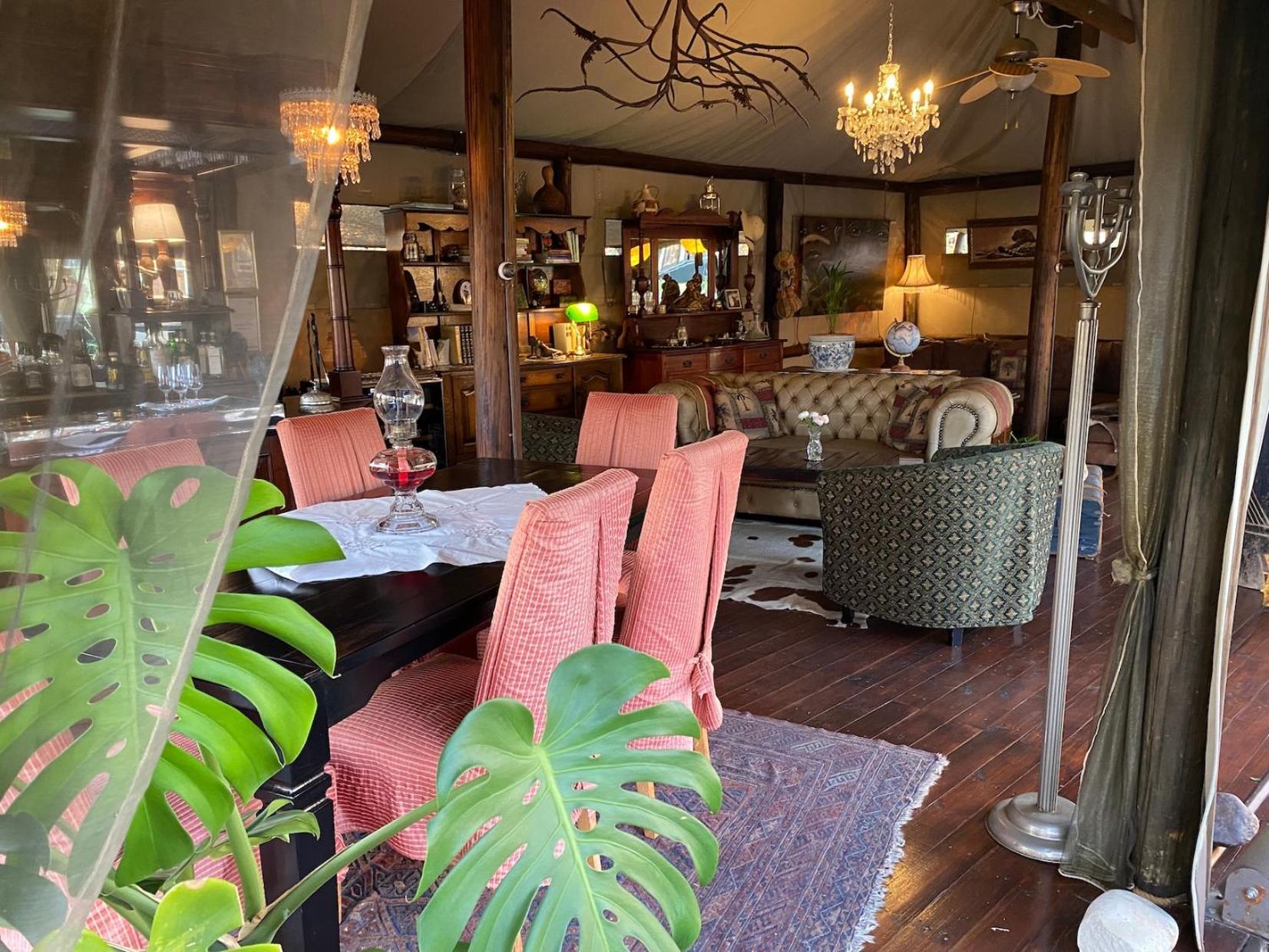 Out In Africa Wildlife Lodge Hammanskraal Extérieur photo