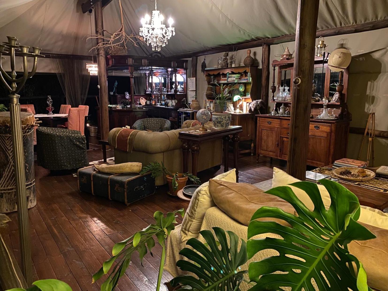 Out In Africa Wildlife Lodge Hammanskraal Extérieur photo