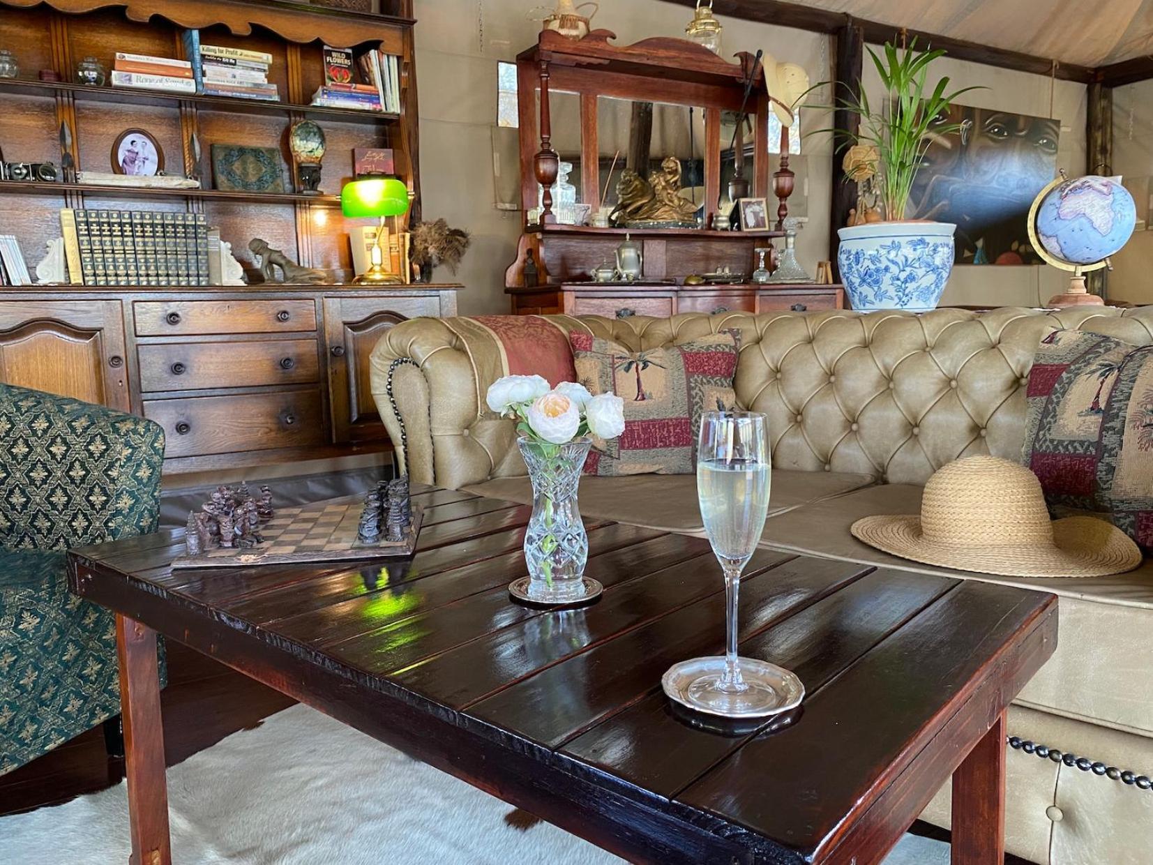 Out In Africa Wildlife Lodge Hammanskraal Extérieur photo