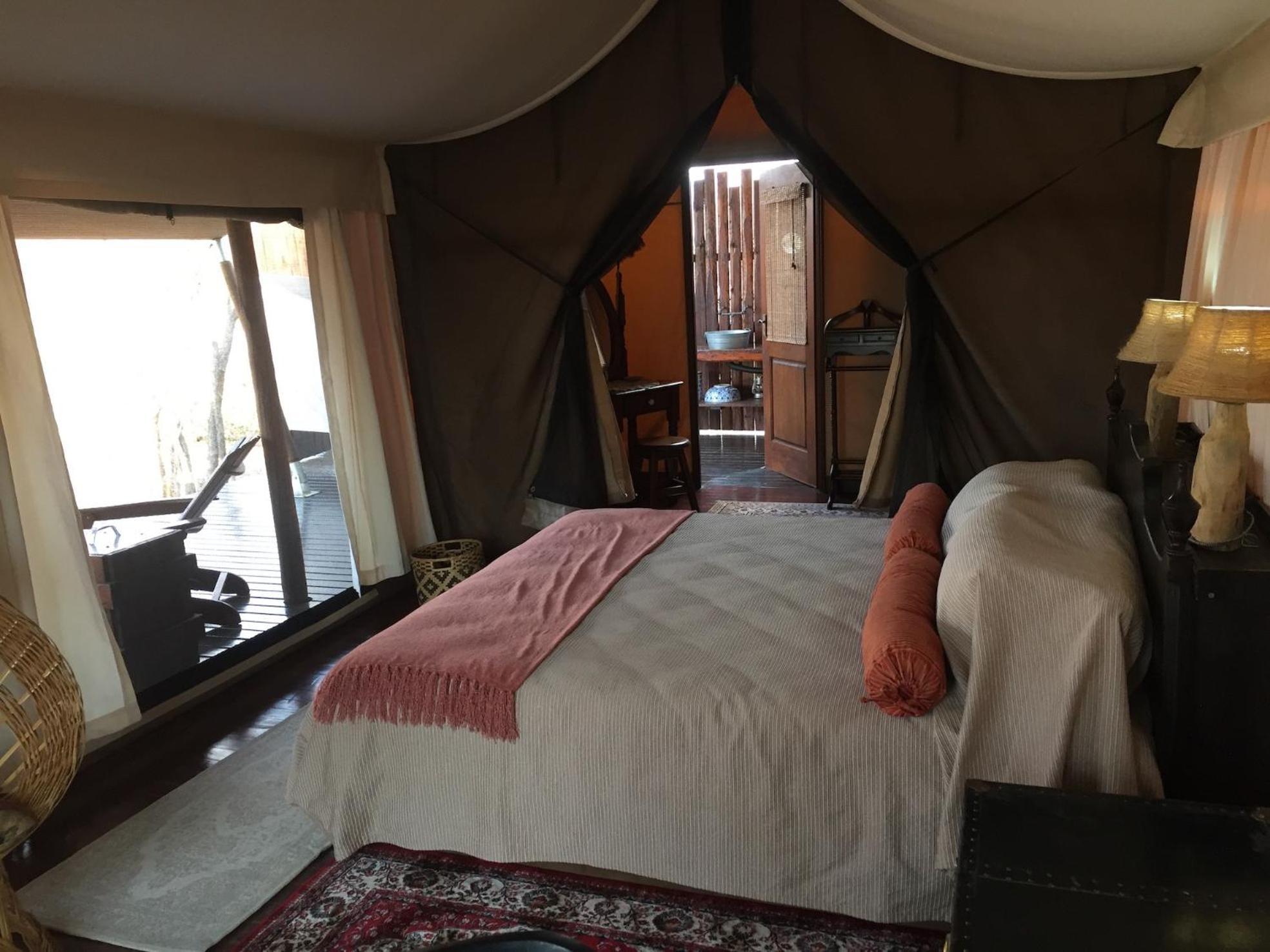 Out In Africa Wildlife Lodge Hammanskraal Extérieur photo